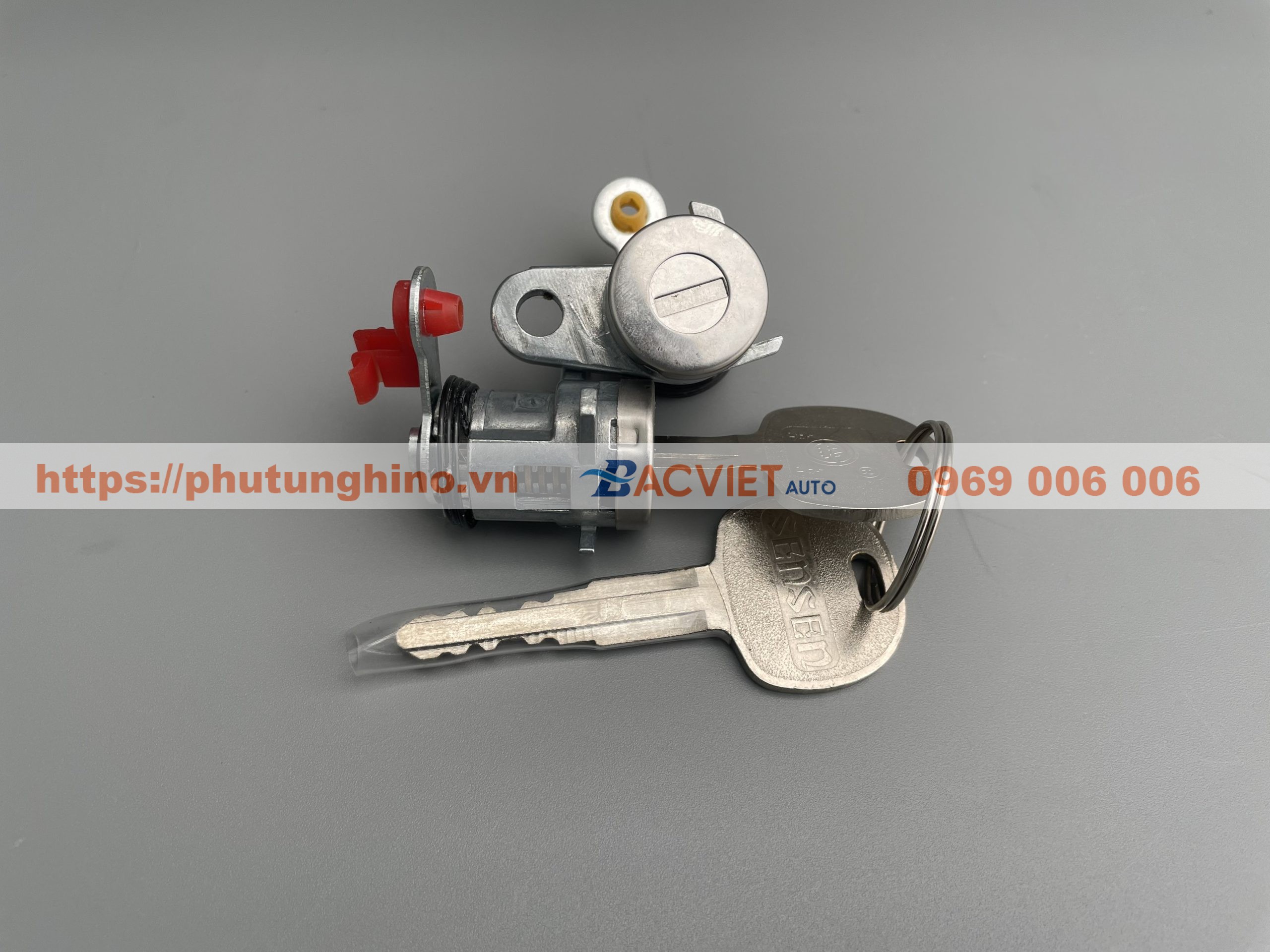 Ổ khóa chìa cánh cửa ISUZU NQR75