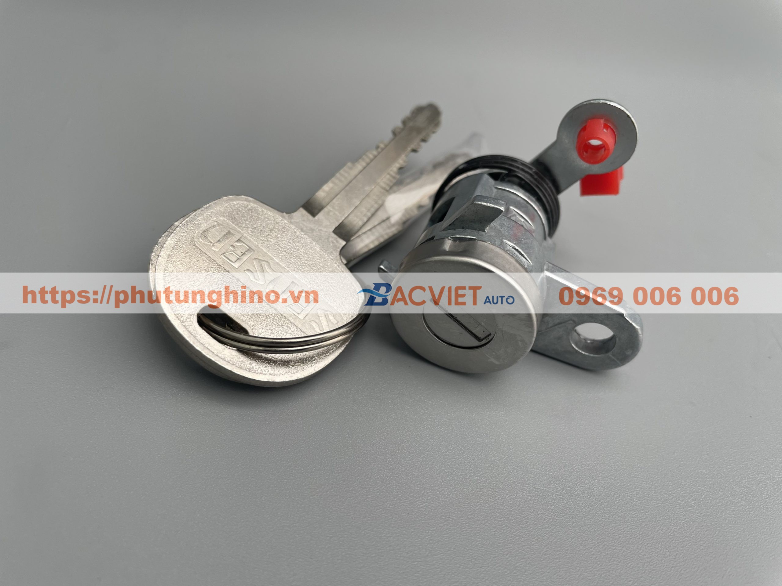 Ổ khóa chìa cánh cửa ISUZU NQR75