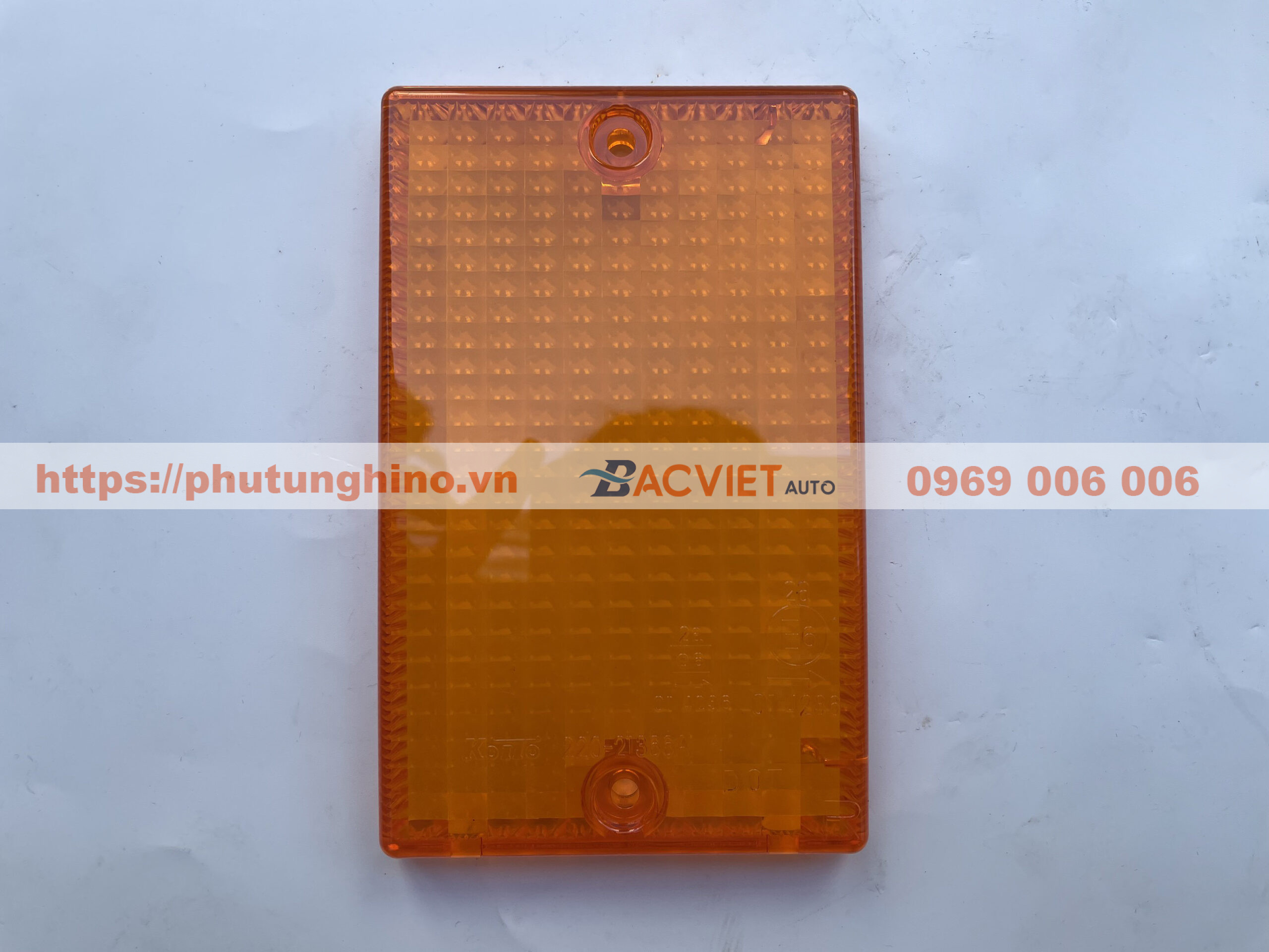 Nắp hậu vàng ISUZU