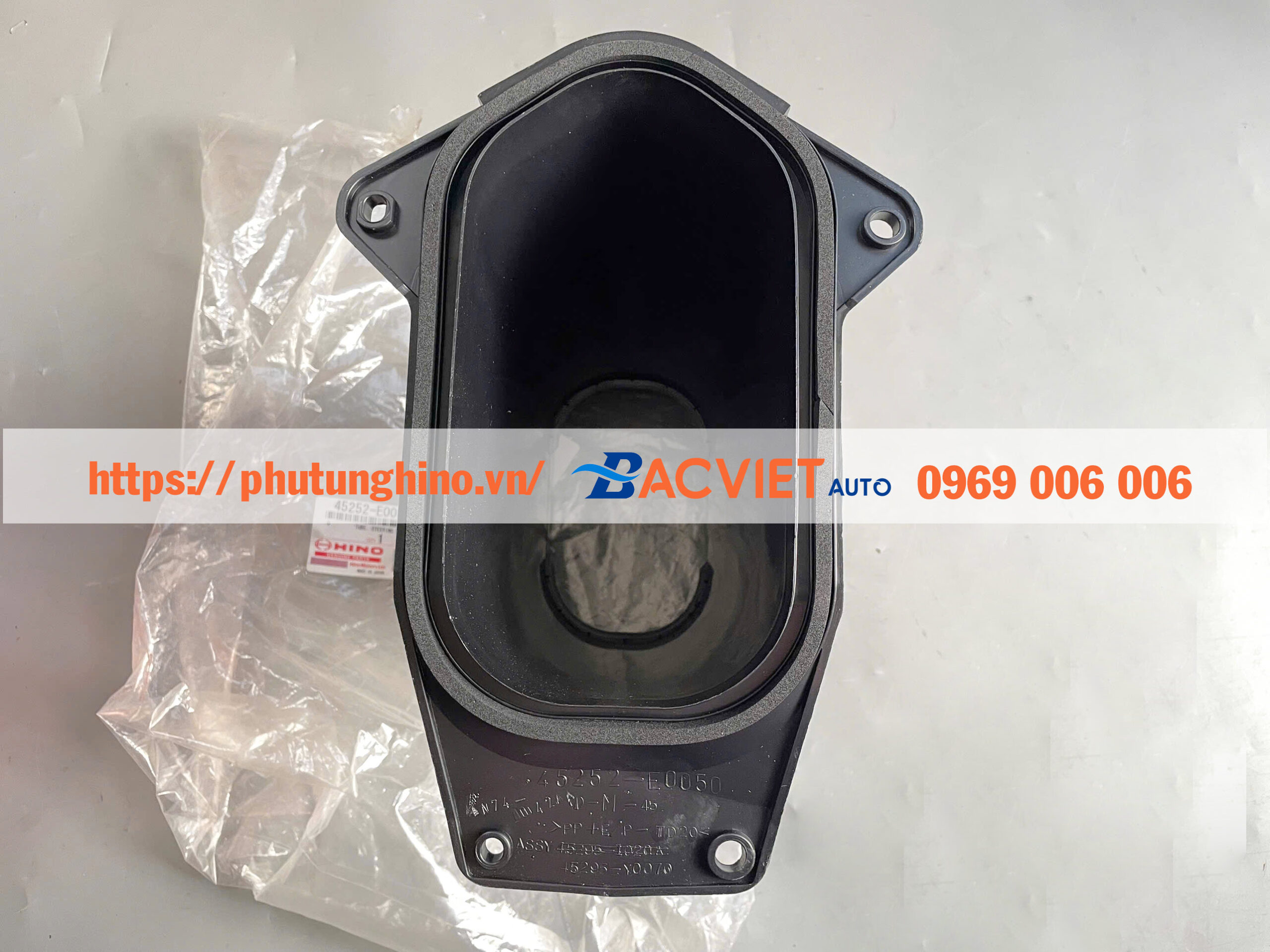 Ốp dưới cổ vô lăng HINO 500