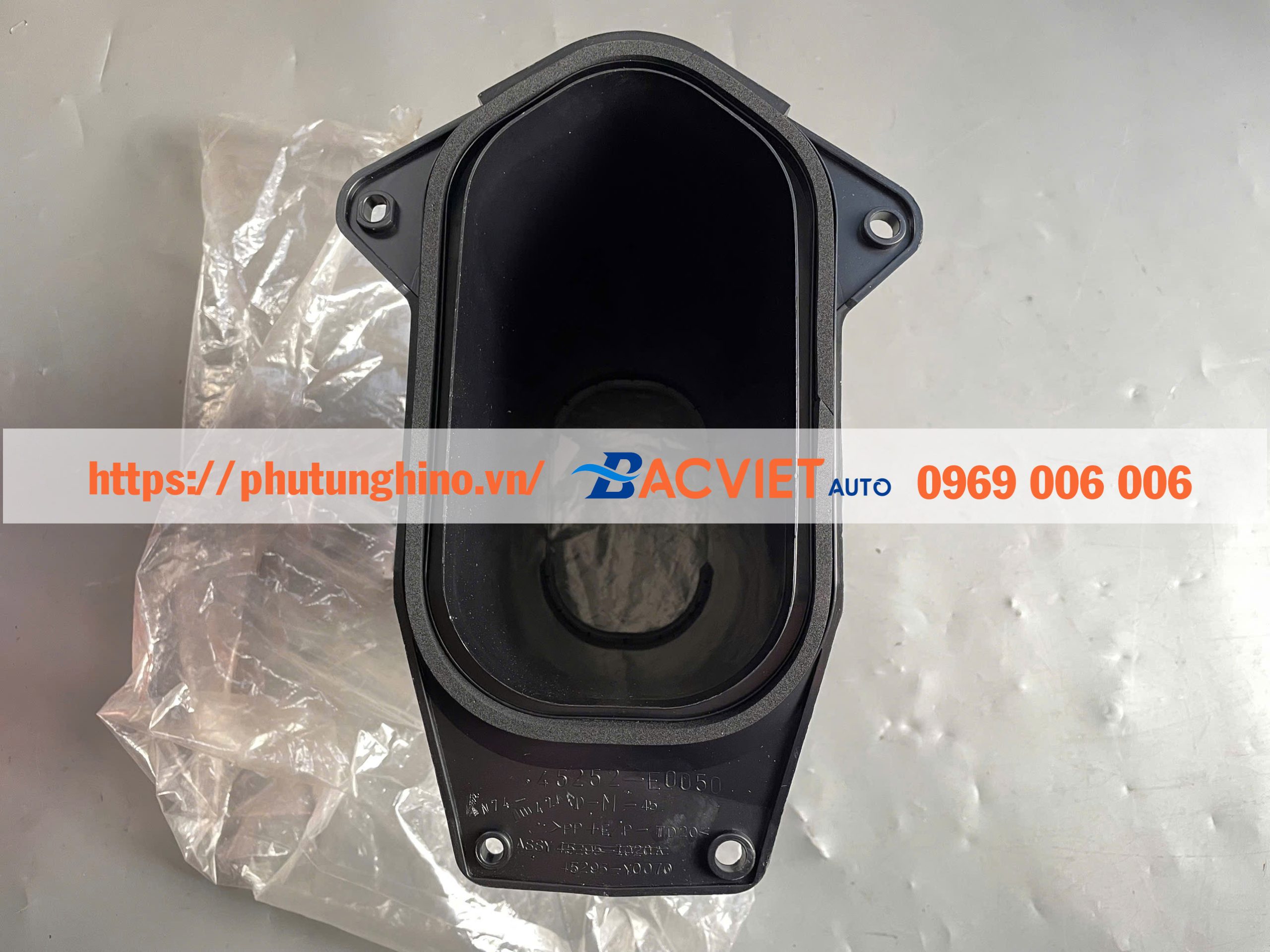 Ốp dưới cổ vô lăng HINO 500
