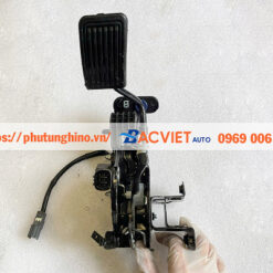 Chân ga HINO 700 P11C