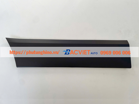 Ốp sườn miếng trước IVECO 16 chỗ