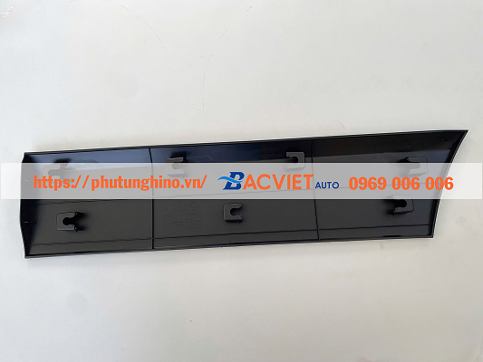 Ốp sườn miếng trước IVECO 16 chỗ