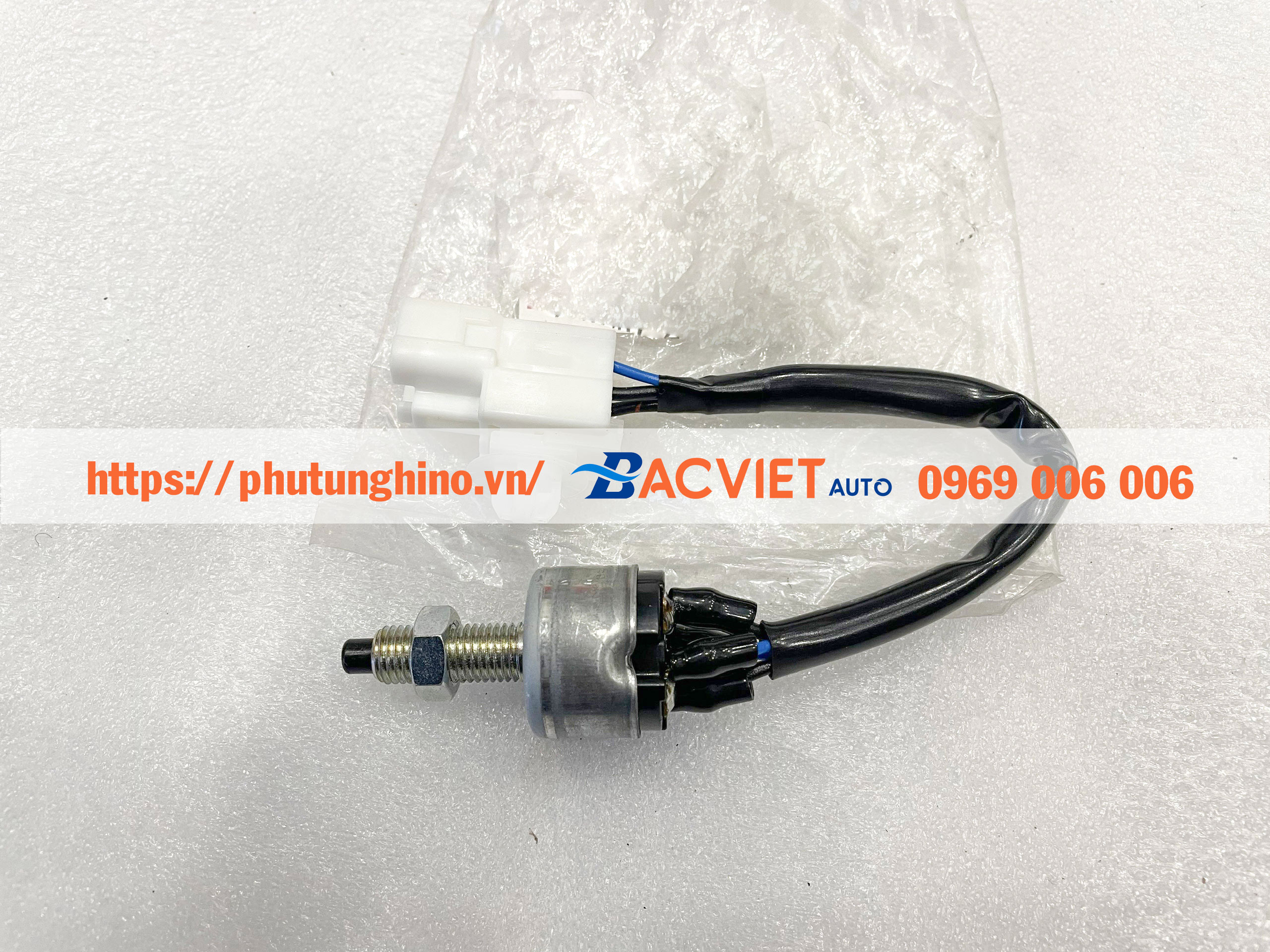 Cảm biến lùi HINO 300 XZU